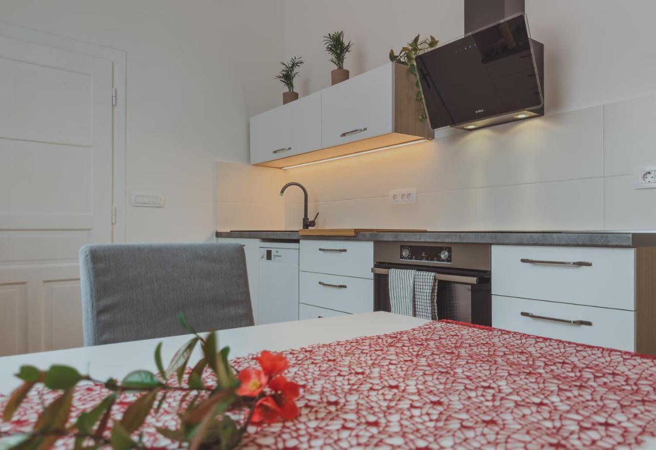Pirc Apartment On Dunajska Street ลูบลิยานา ภายนอก รูปภาพ